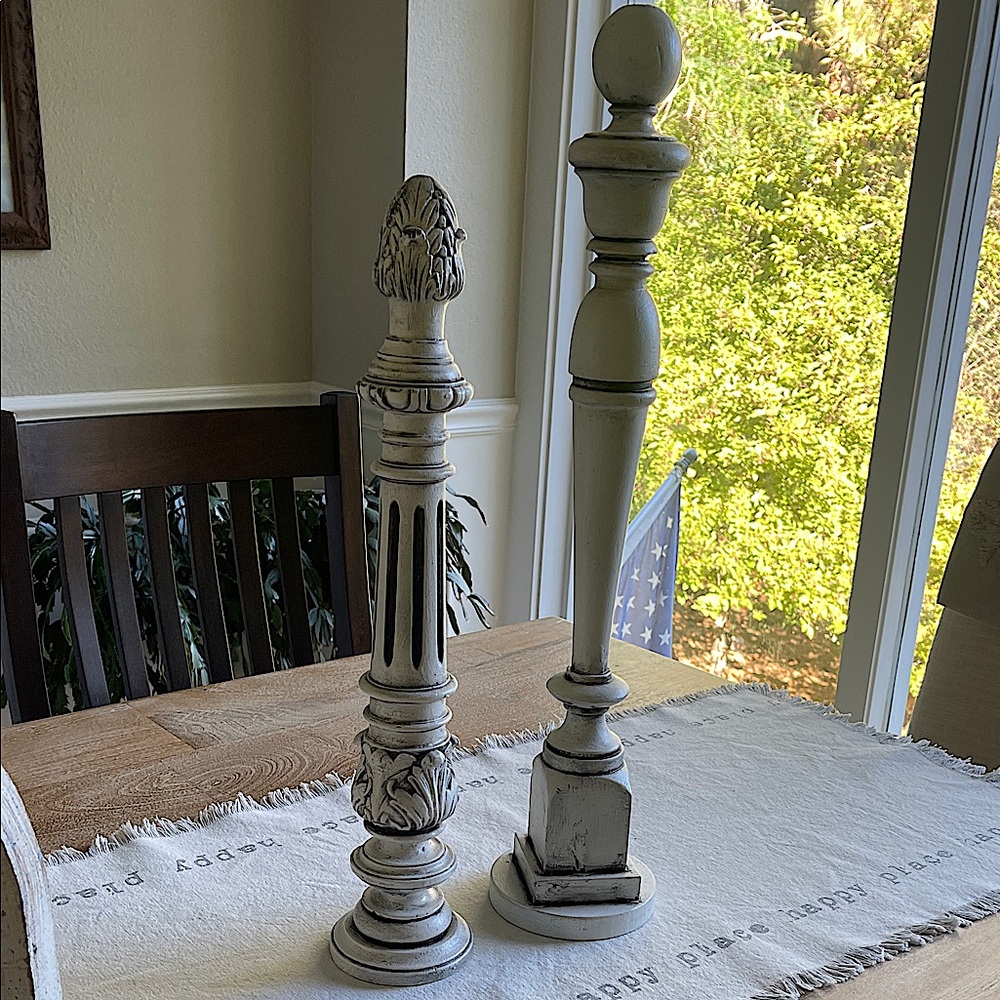 Vintage Finials Elegant Distressed White/black table decor